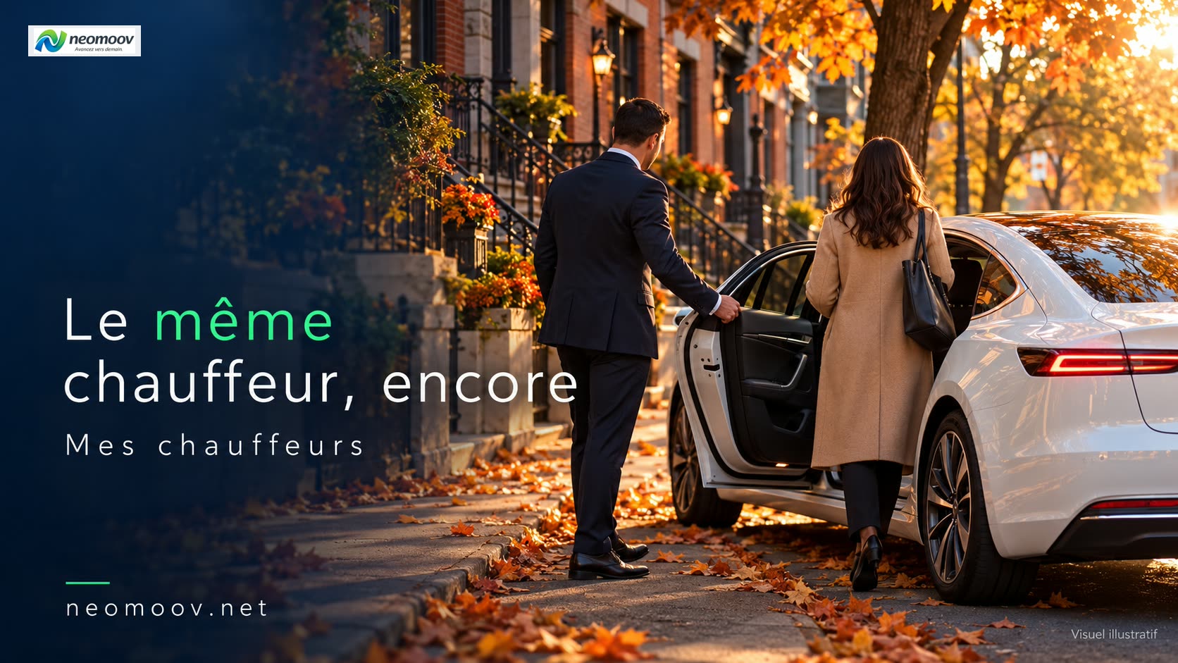 Réserver son chauffeur favori : véhicule électrique premium qui attend devant une porte d'entrée familière en soirée